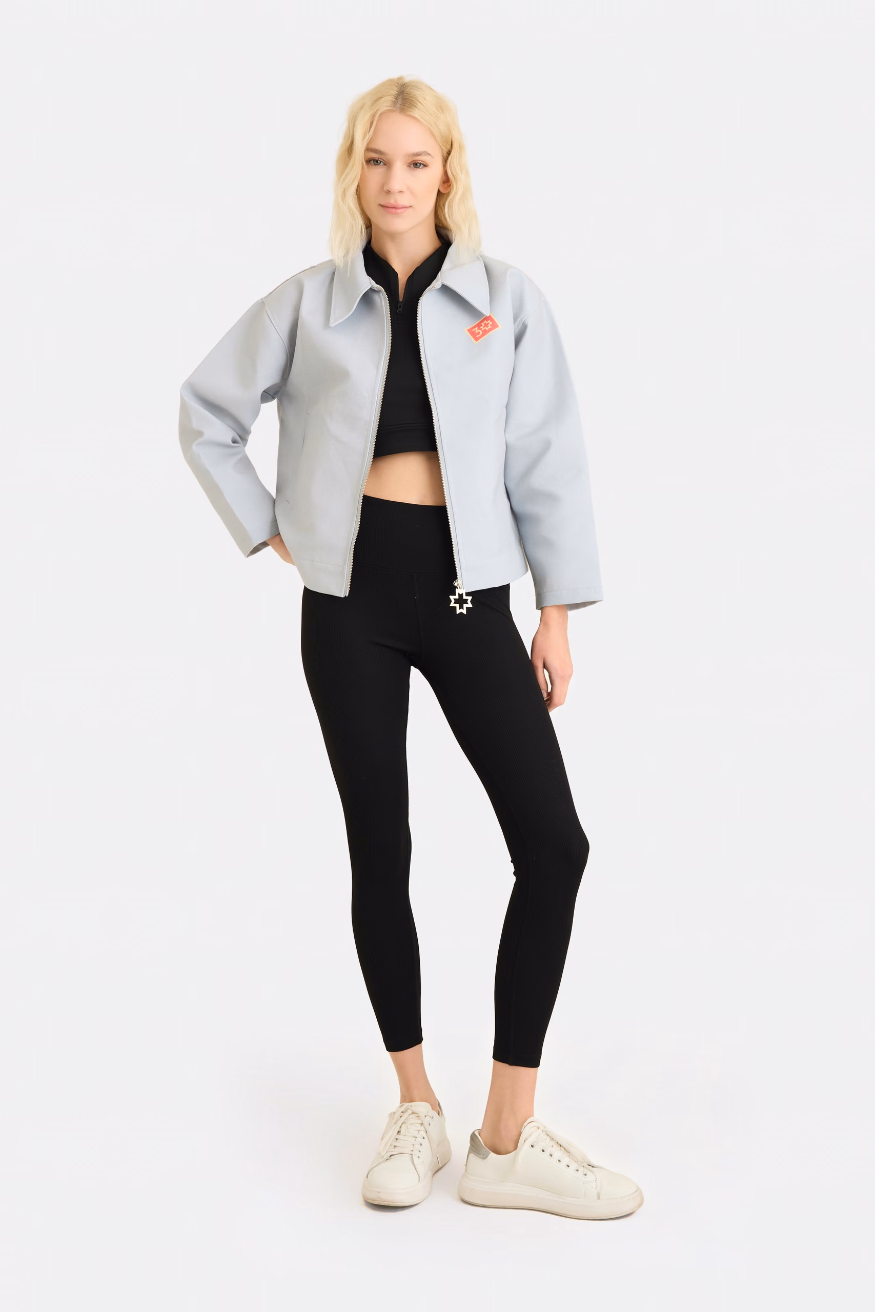 Hellblaue Jacke mit Reißverschluss