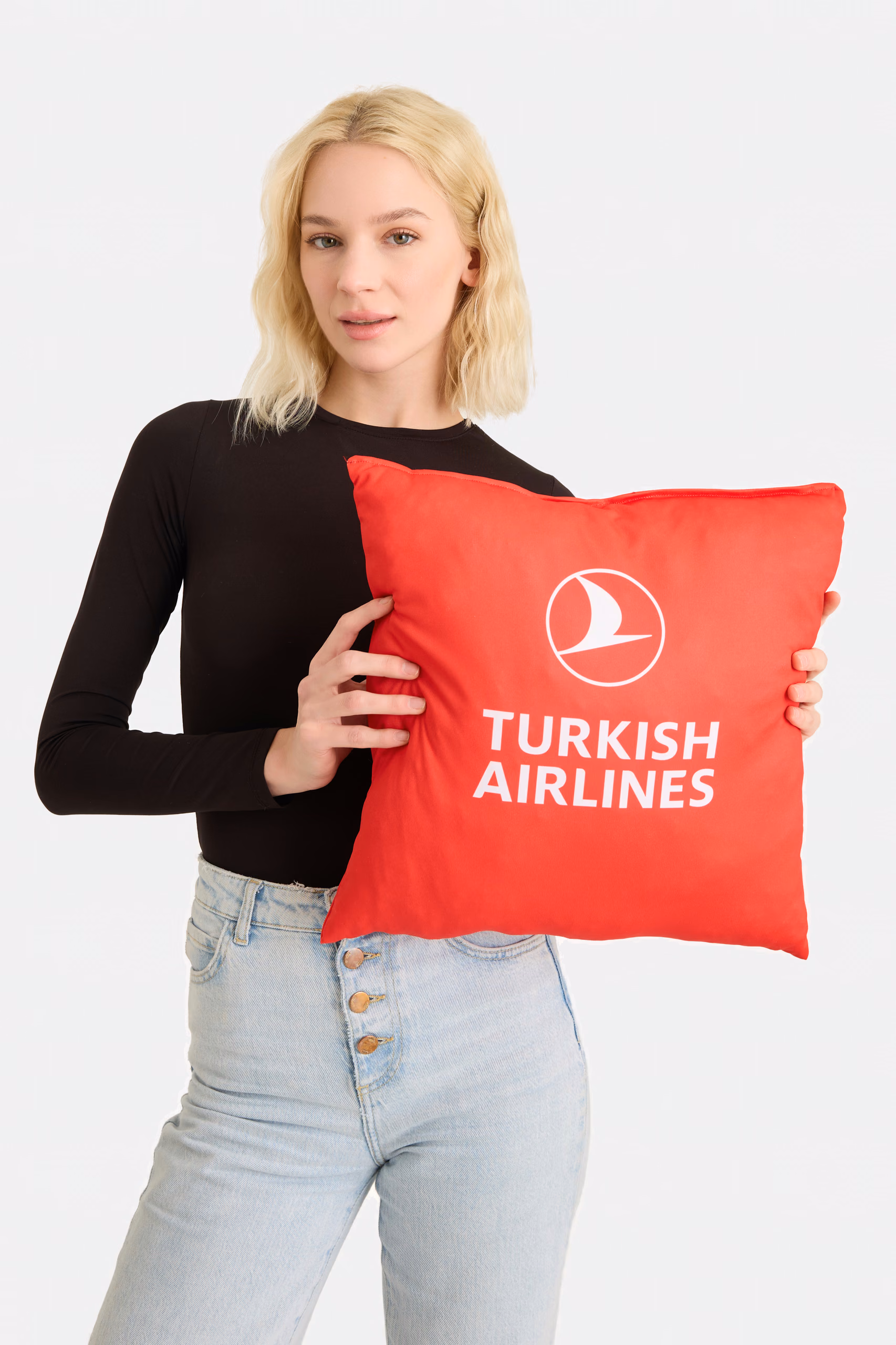Červený polštář – potištěný logotyp aerolinek